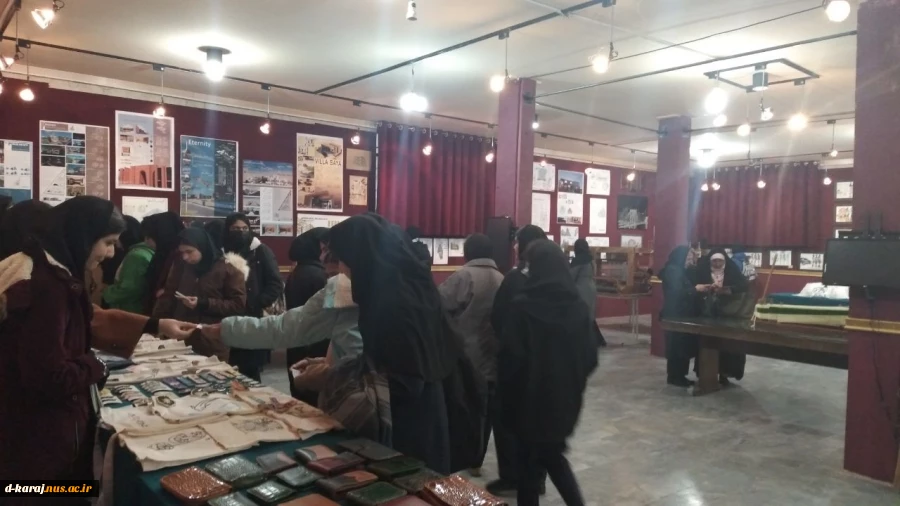 بازدید دانش آموزان مدرسه از نمایشگاه وبازارچه ریحانه آموزشکده ملی مهارت دختران کرج