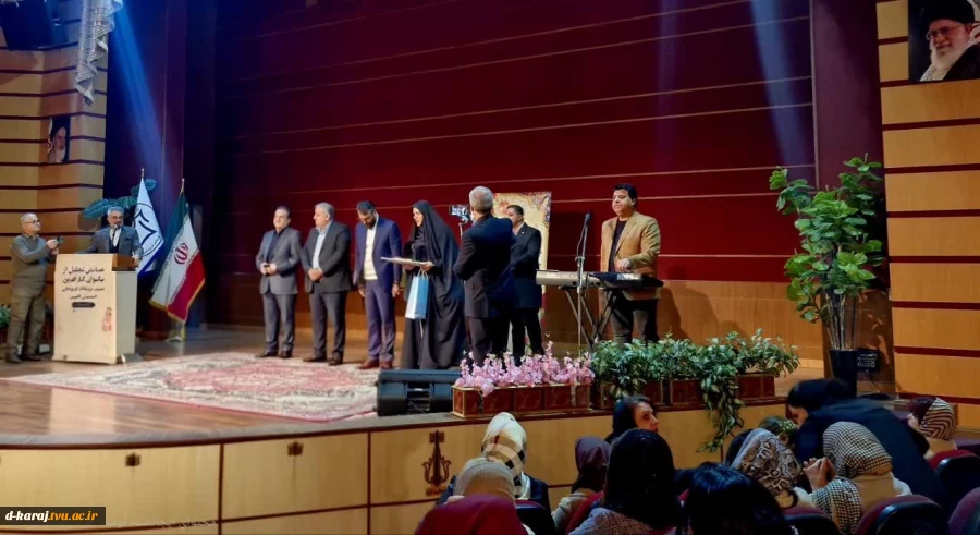 همایش تجلیل از بانوان کار آفرین وتقدیر از کارآفرین نمونه دانش آموخته آموزشکده سرکارخانم مریم ناکینی 3